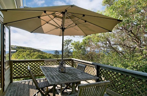 Hardys Bay House | 'Charming Cottage Retreat' by Accom Holidays