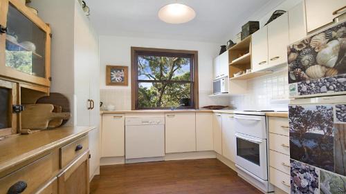 Hardys Bay House | 'Charming Cottage Retreat' by Accom Holidays