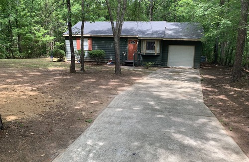 Eatonton House | Charming cottage set in peaceful, secluded countryside, 0.2 miles from the lake.