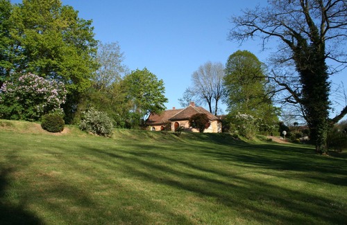 Paley Cottage | Charming cottage sleeps 6, park, authentic village near Fontainebleau