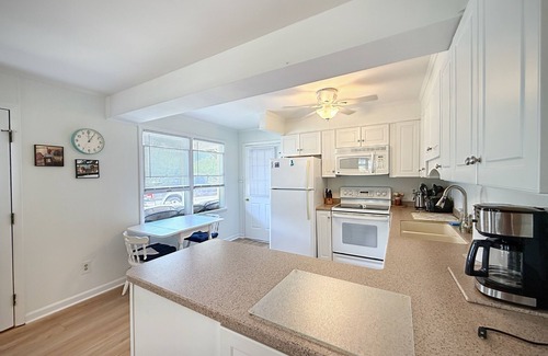 Fenwick Island Cottage | Charming cottage in Fenwick Island - One house off the Ocean Front.