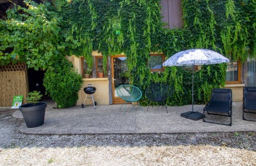 Daglan Cottage | Charming Cottage with Fireplace, Terrace, and Close to Dordogne Attractions