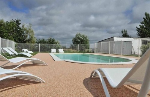 Soullans Cottage | Charming Cottage with Private Spa, Heated Pool, and Fishing Dock, Ideal for Families and Pets