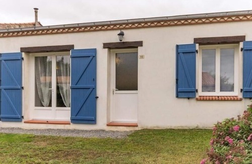 Rouans Cottage | Charming Cottage with Garden, Bikes, and Modern Amenities Near Nantes