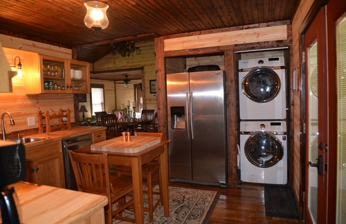 Victor House | Charming cottage with pond in Heart of New River Gorge