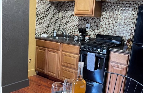 Willow Glen Cottage | Charming cottage with WiFi and Hot-tub in welcoming Willow Glen