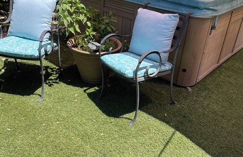 Willow Glen Cottage | Charming cottage with WiFi and Hot-tub in welcoming Willow Glen
