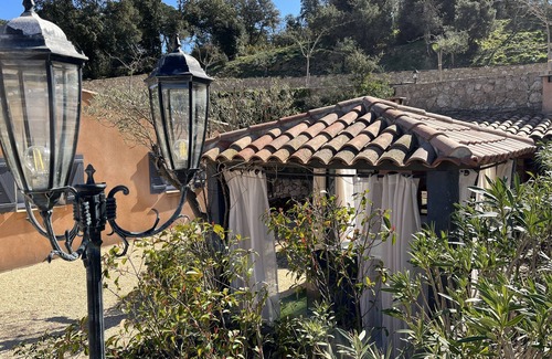 Les Brugassieres Apartment | Charming country house in the heart of the vineyards with outdoor Jacuzzi