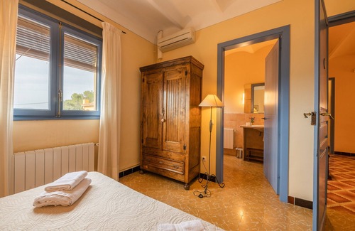Pujals dels Cavallers Cottage | Charming country house in the countryside with large garden and pool