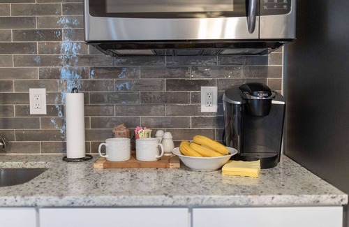 Athens Cottage | Charming country guest cottage eight miles from downtown Athens and UGA
