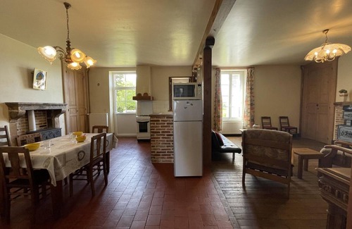 Montvicq Cottage | Charming Country Home with Modern Amenities, Spacious Garden, and Wi-Fi in Tranquil Setting