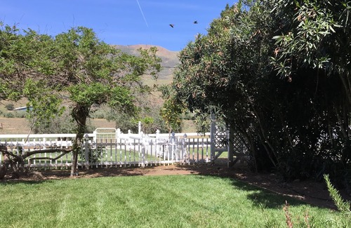 Paicines House | Charming Country Home Located on 1,000 Acre Ranch - Only 10 minutes to Pinnacles