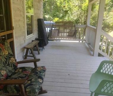 Sylva House | Charming country house by the creek in Sylva
