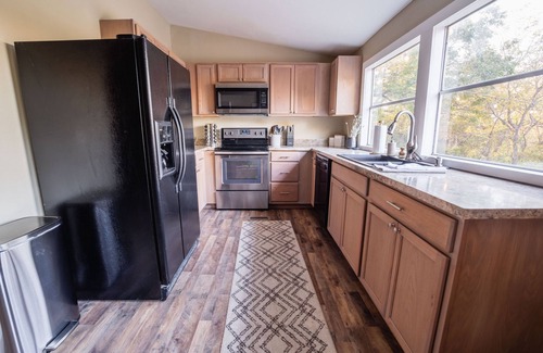 McKinney House | Charming Country Retreat w/hot tub-10 min from Downtown McKinney!