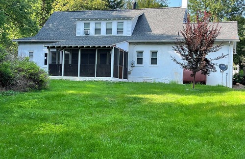 Kearneysville Cottage | Charming county cottage private secure setting. Close to Harpers Ferry