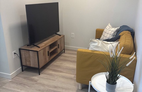 Okotoks Apartment | Charming & Cozy 1-Bd Suite. Perfect for a Gateway