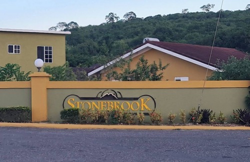 Falmouth House | Charming, cozy and comfortable home away from home in a tranquil neighborhood.n
