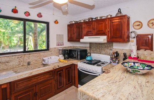 Akumal Condo | Charming, cozy beachfront condo in South Akumal, pool, AC and WiFi!
