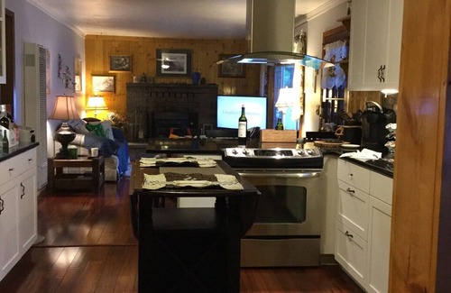 Christmas Valley Cabin | Charming, Cozy, Cottage. Location Perfect for Outdoor enthusiasts and Couples