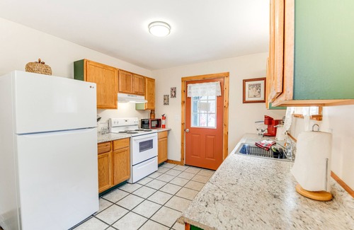 Peru Cabin | Charming + Cozy Cabin Near Lake Champlain!