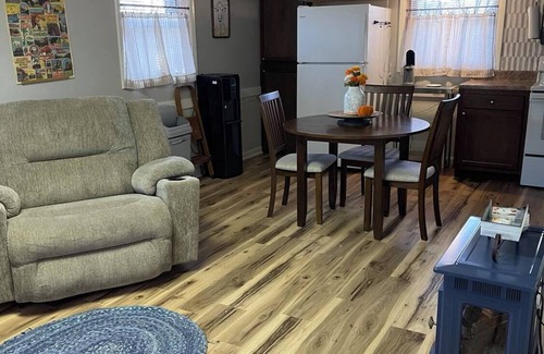 Canton Cottage | Charming, cozy cottage in amazing Canton with WiFi, AC