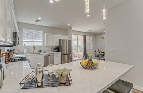 McCullough Hills House | Charming, Cozy & Elegant Zen Retreat with Hot Tub