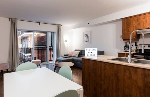 Hochelaga Apartment | Charming & Cozy Loft with Rooftop Access & AC