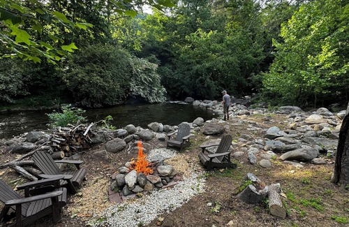 Roseland Cottage | Charming cozy RIVERFRONT cottage on the Piney River. A little slice of heaven!