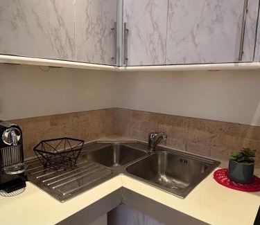 West Kensington Apartment | Charming Cozy Studio Apartment