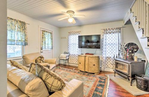 Danbury House | Charming Danbury Cottage with Lake Kenosia Access!