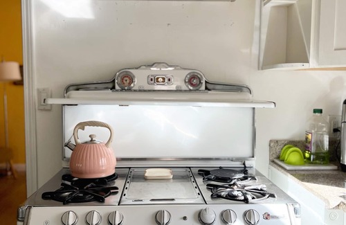 South Wrigley House | Charming Designer Cozy Spanish house in Long Beach