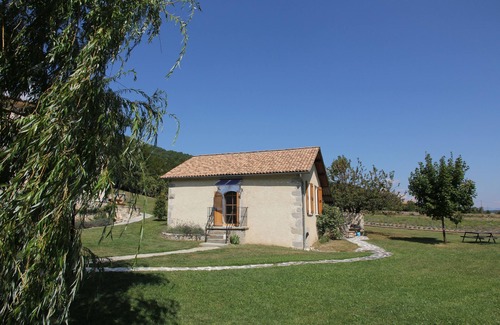 Orpierre House | Charming detached house with garden and lavender (Moulin, lower house
