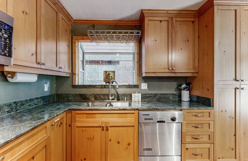Pioneer Trail House | Charming Dog-Friendly Home Steps from Hiking Trails - private W/D