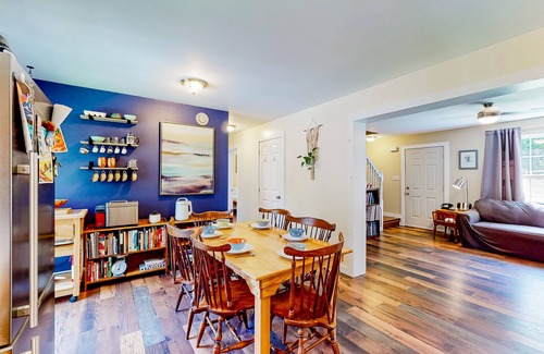 South Thomaston House | Charming dog-friendly cottage near beach with firepit, patio, & W/D