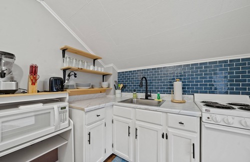Glens Falls Apartment | Charming dog-friendly apartment with skiing, waterfalls, & kitchenette