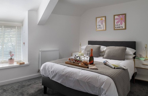 Dolgellau Cottage | Charming dog friendly cottage with cosy log burner