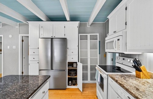 Yaupon Beach House | Charming dog-friendly bungalow, just a SHORT walk to beach Hot tub Fire Pit