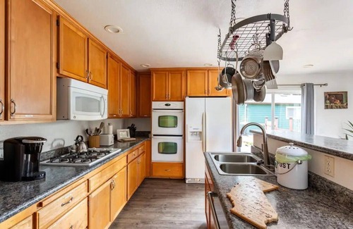 Sebastopol House | Charming Dog-Friendly Home Near Regional Park