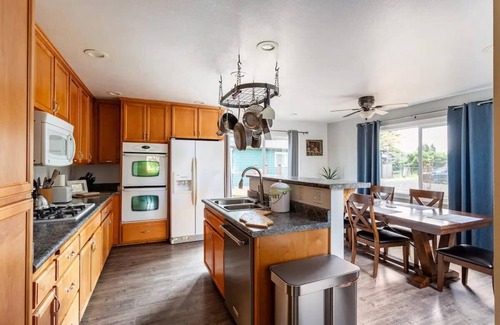 Sebastopol House | Charming Dog-Friendly Home Near Regional Park