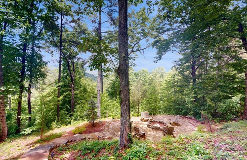 Ellijay House | Charming dog-friendly house with hot tub and gas fireplace