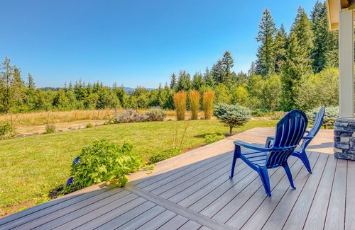 Sandy House | Charming dog-friendly home with mountain view, fireplace, & washer/dryer