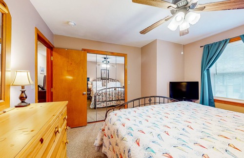 Wareham Center House | Charming dog-friendly retreat w/ W/D, & firepit - walk to beach