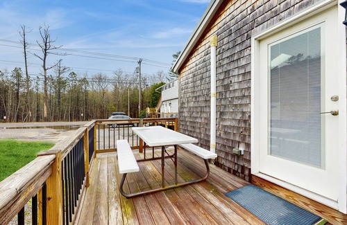 Kennebunk Cottage | Charming, Dog-Friendly Cottage w/Shared Pool - Walk to the Ocean