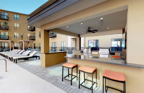 North Burnet Apartment | Charming Domain 1BR w/Gym, Pool & W/D, super walkable, by Blueground