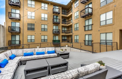 North Burnet Apartment | Charming Domain 1BR w/Gym, Pool & W/D, super walkable, by Blueground