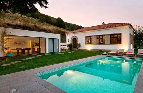 Bomfim Villa | Charming Douro Valley Family Home with Breakfast