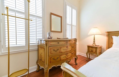Edenton Bed & Breakfast | Charming downtown Edenton location with homemade breakfast daily