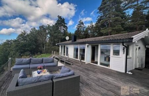 Frogn House | Charming Drøbak cabin: breathtaking fjord views
