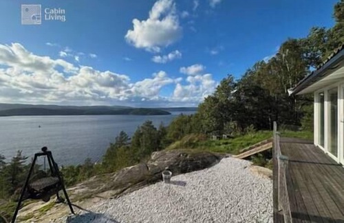 Frogn House | Charming Drøbak cabin: breathtaking fjord views
