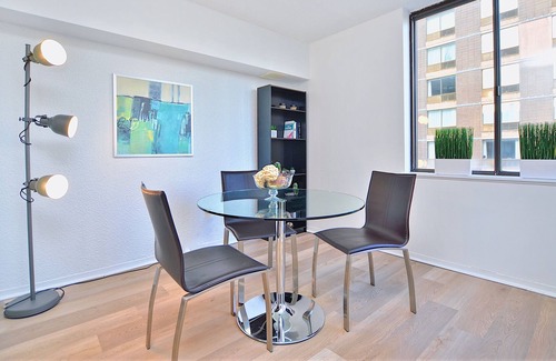 Milton Park Apartment | Charming Duplex 2 bedroom Downtown Montreal w/Netflix +Workspace+ Balcony +View